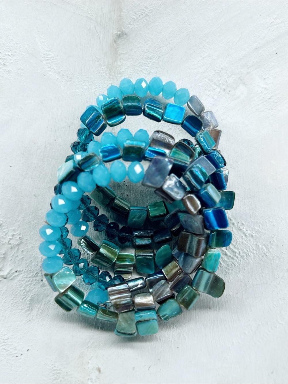 6541gc. Glass Blue Memory Wire Bracelet